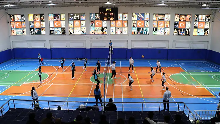 Muş'ta Voleybol Gençler-A İl Birinciliği Müsabakaları Devam Ediyor