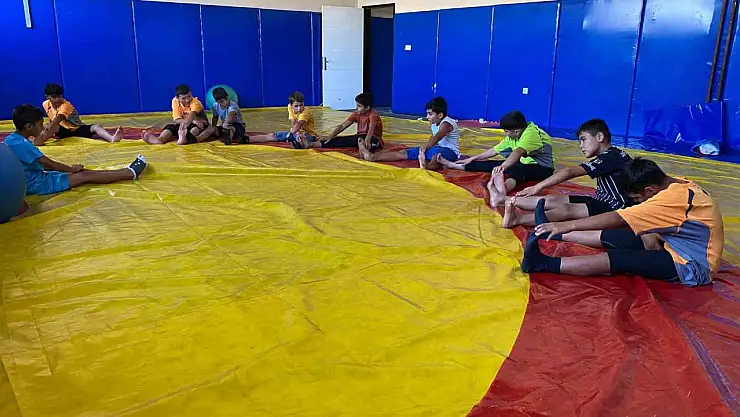 Muş'ta Yaz Spor Okulları Kapsamında Güreş Antrenmanları Başladı!
