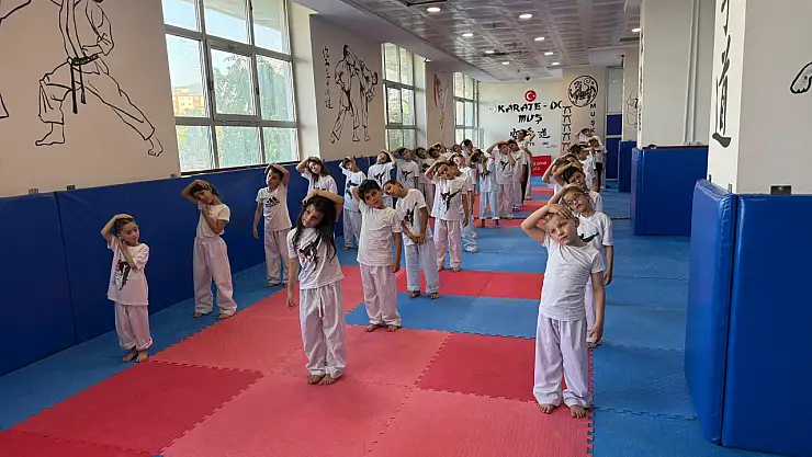 Muş'ta Yaz Spor Okulları Karate Antrenmanları Hız Kesmeden Devam Ediyor