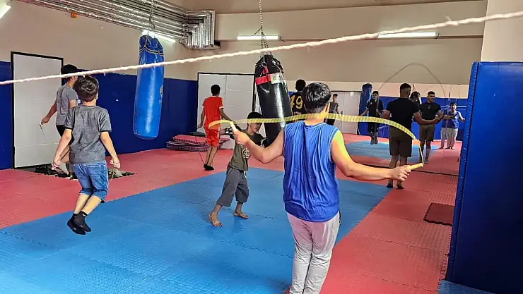 Muş'ta Yaz Spor Okulları'nda Boks Antrenmanları Yoğun İlgi Görüyor