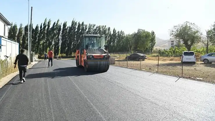 Muş'ta Yeni ve Dere Mahallelerinde Yol Çalışmaları Hız Kesmeden Devam Ediyor