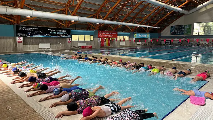 Muş'ta Yüzme Eğitimleri Hız Kesmeden Devam Ediyor