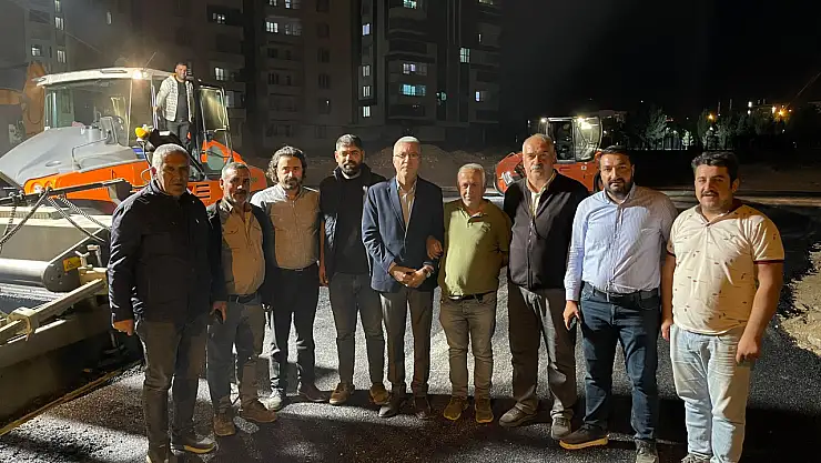 Muş'ta Zafer Mahallesi'nde Gece Mesaisi: Asfalt Çalışmaları Gece Saatlerine Kadar Devam Ediyor