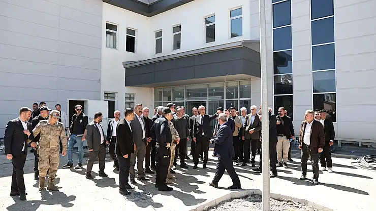 Muş Valisi Avni Çakır, Hasköy Devlet Hastanesi İnşaatını İnceledi
