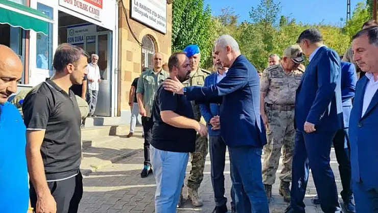 Muş Valisi Avni Çakır, Şehit Fırat Karaca'nın Annesinin Cenaze Namazına Katıldı