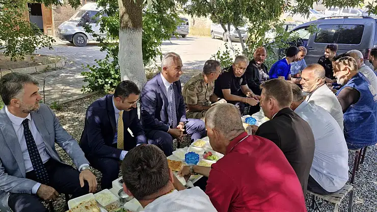 Muş Valisi Avni Çakır, Yukarı Çarşı'da Vatandaşlarla Bir Araya Geldi
