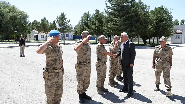Muş Valisi Çakır, Muş Jandarma Komutanlığı'na ziyaret etti, güvenlik çalışmaları hakkında bilgi aldı
