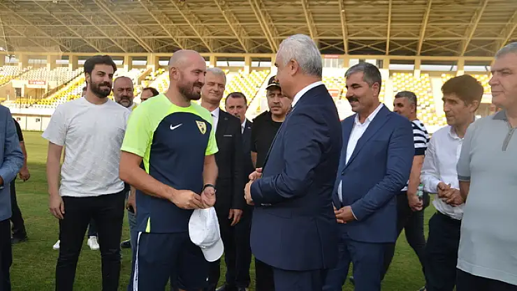 Muş Valisi Çakır, Muşspor'u Ziyaret Ederek Destek Verdi