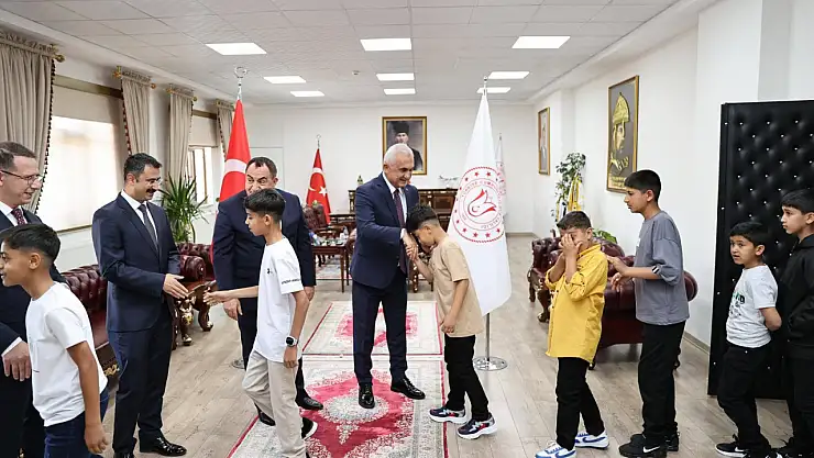 Muş Valisi Sayın Avni Çakır, Halkla Bayramlaştı