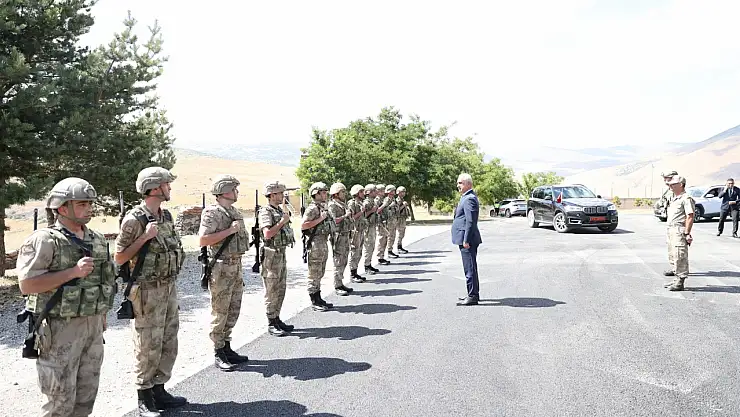 Muş Valisi Varto'daki Jandarmalara Moral Ziyareti Gerçekleştirdi