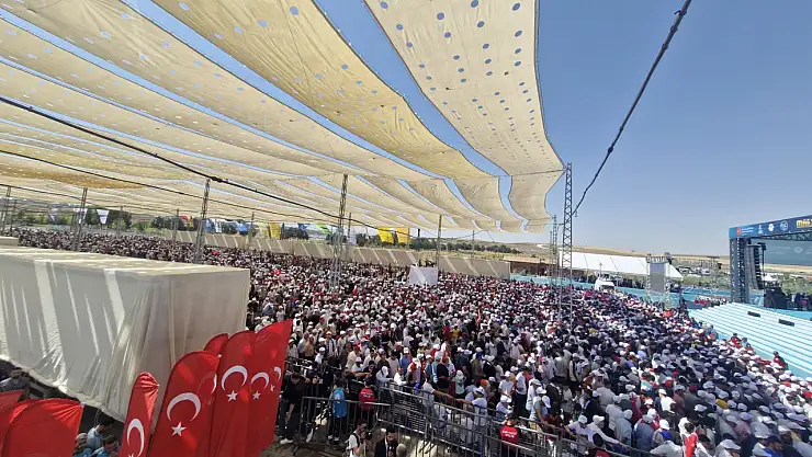 Muş ve Malazgirt'te 954. Malazgirt Zaferi Coşkusu: Cumhurbaşkanı Erdoğan'ı Bekleyen Binlerce Vatandaş Alanları Doldurdu