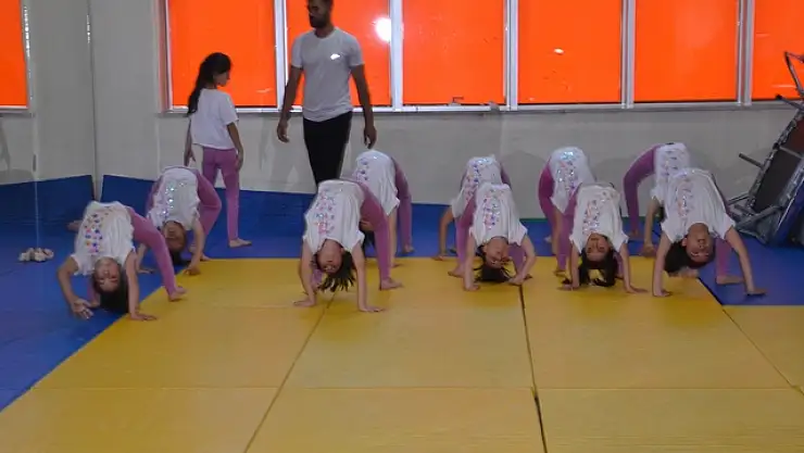 Muşlu minik sporcular, cimnastikte Türkiye şampiyonluğu için ter döküyor!