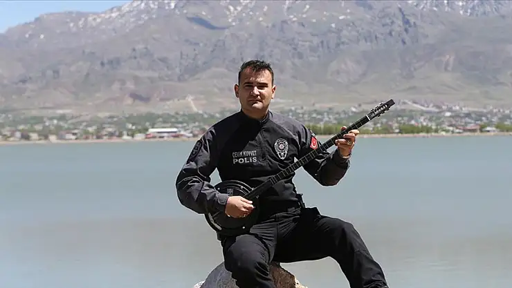 Müzik Sever Polis Memuru, 7 Enstrümanda Ustalaştı