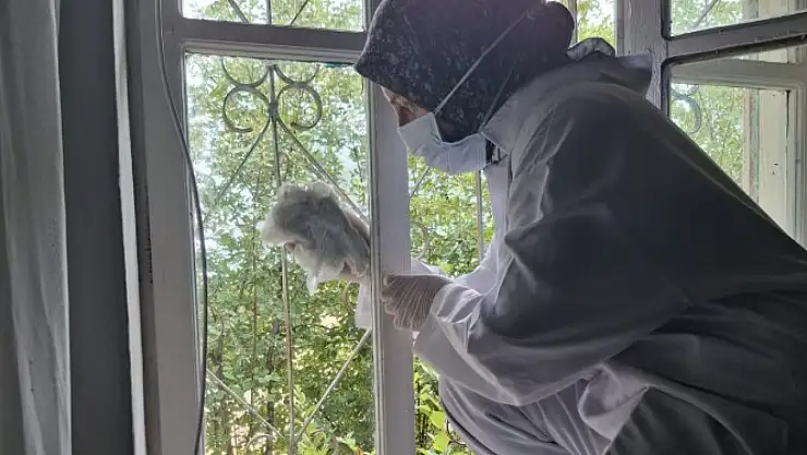 Narman'da Vefa Sosyal Destek Grubu Ev Temizliği Çalışmalarına Devam Ediyor