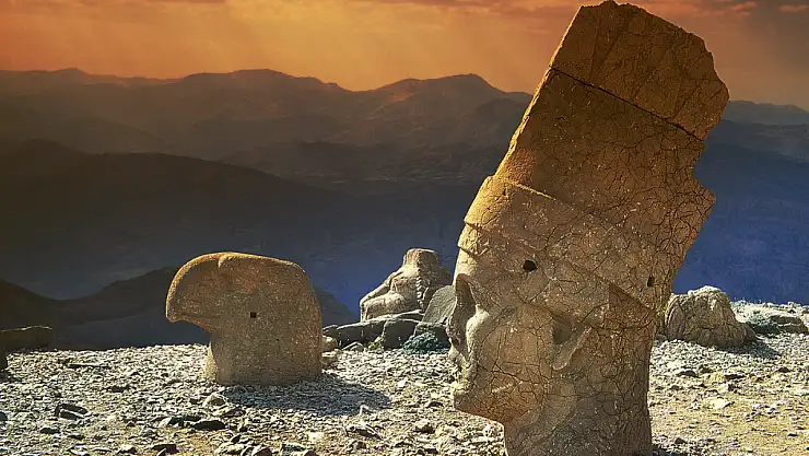 Nemrut Dağı: Güneşin Başkenti Nemrut Dağı'nı Keşfediyoruz