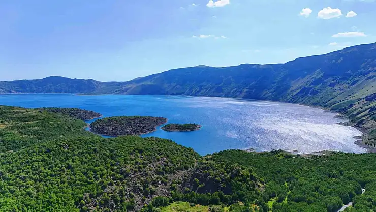 Nemrut Kalderası: Doğanın Eşsiz Güzellikleriyle Hayran Bırakan Krater Gölü