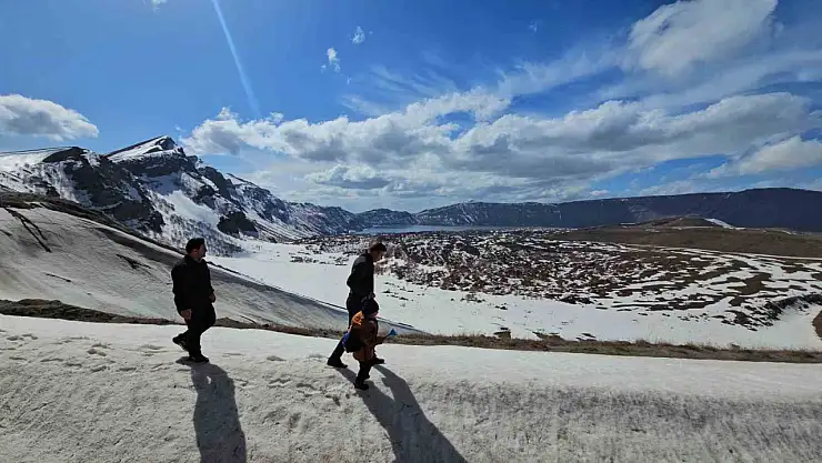 Nemrut Kalderası doğaseverlerin gözdesi olmaya devam ediyor