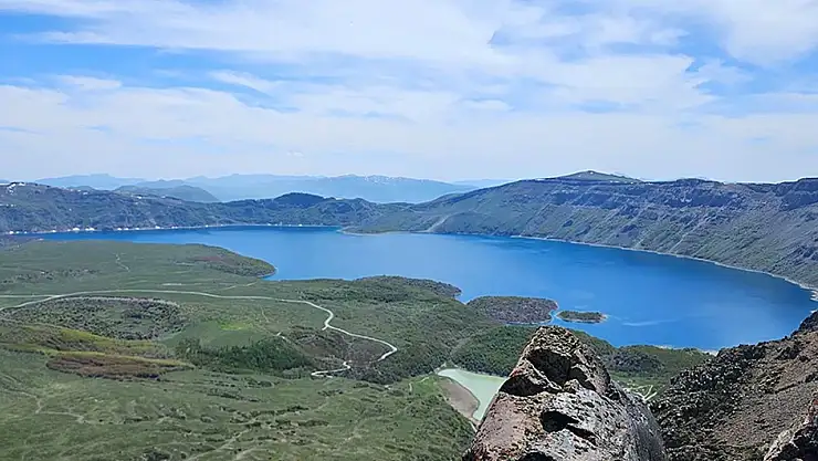 Nemrut Kalderası, İlkbahar'da Doğaseverlerin Yeni Rotası Oldu!