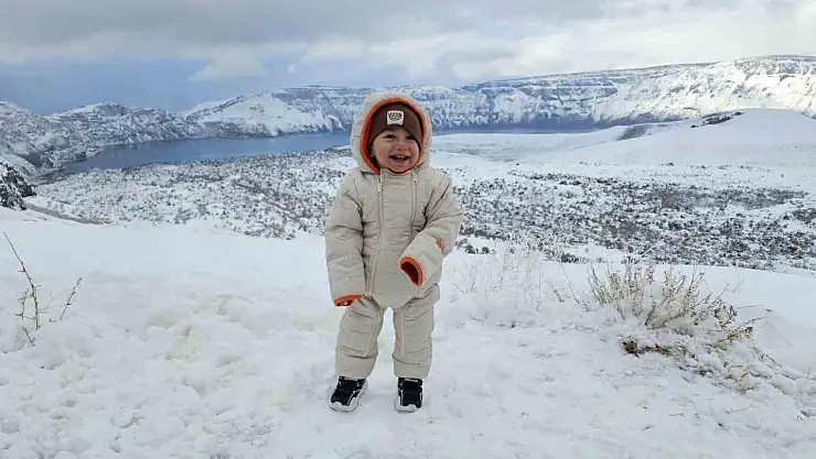 Nemrut Kalderası karla kaplanarak kışın eşsiz güzelliğini sergiliyor