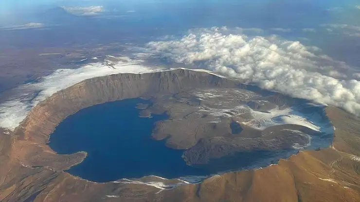 Nemrut Krater Gölü havadan görüntülendi, doğanın büyüleyici güzellikleri tekrar gözler önüne serildi