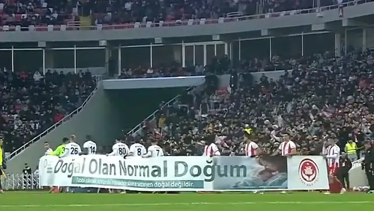 Normal doğum pankartını hangi takım açtı? Normal doğum pankartı olayı nedir?