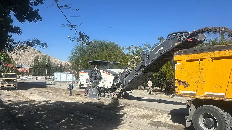 Oğuz Sokak'ta Yol Yenileme Çalışmaları Başladı