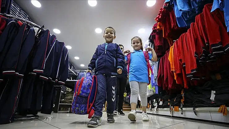 Okul Kıyafeti Satışlarında Rekor Artış: Giyimde Yeni Bir Dönem Başlıyor!