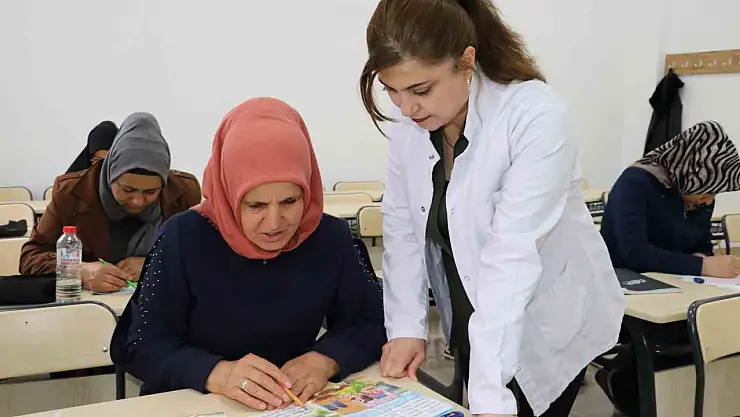 Okuma Yazma Kursları, Katılımcılarına Geleceğe Güven Veriyor