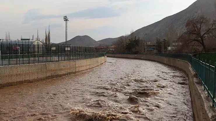 Oltu'da bahar su baskını endişesiyle geldi