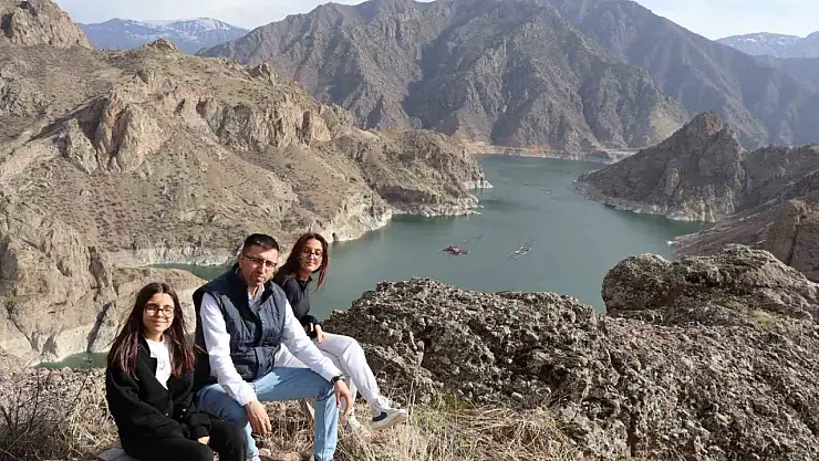 Oltu'da doğa yeniden şekillendi yeni koy turistlerin ilgisini çekti