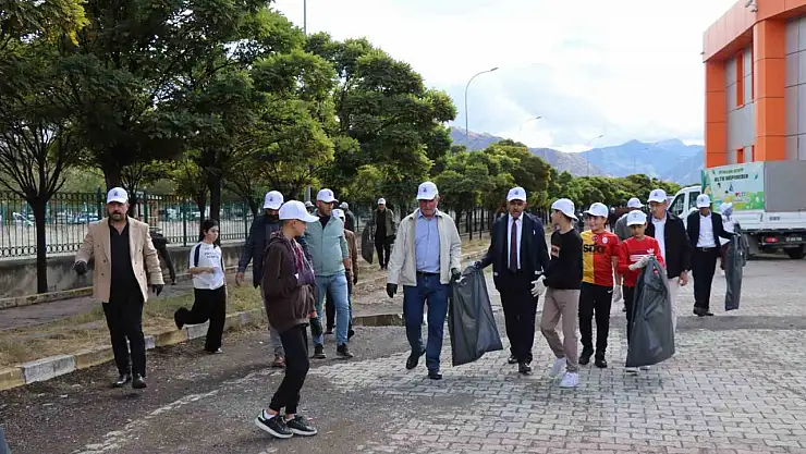 Oltu'da Dünya Temizlik Günü'nde Çevre Bilinci İçin Farkındalık Etkinliği Düzenlendi