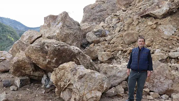 Oltu'da Heyelan Yol Kapattı, Yetkililer Acil Çalışmalara Başladı