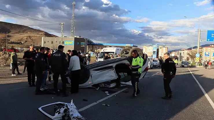 Oltu'da iki araç çarpıştı, otomobil ters döndü