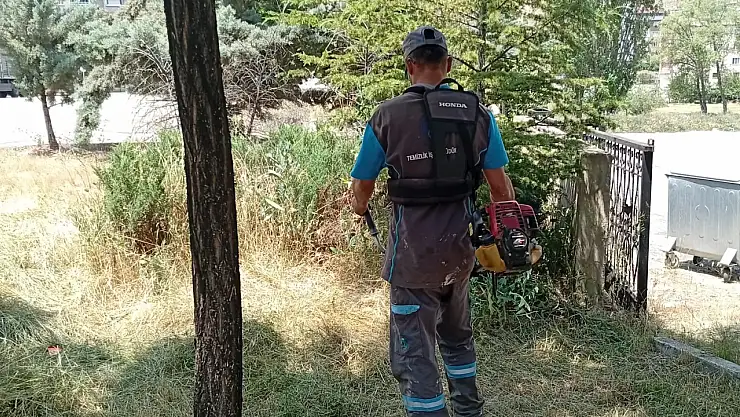 Oltu'da Mezarlıklar ve Parklarda Kapsamlı Temizlik ve Düzenleme Çalışmaları Başlatıldı