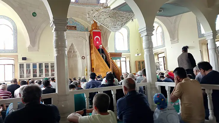Oltu'da Müftü Çelebi, gençlerle birlikte vaaz vererek dini dayanışmayı pekiştirdi