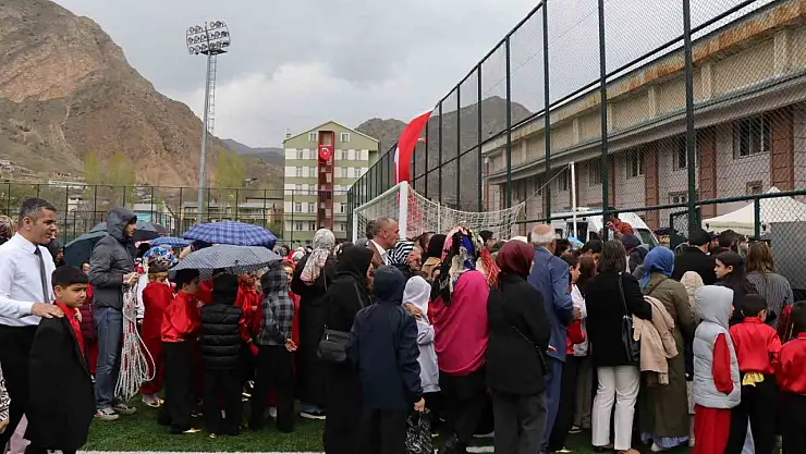 Oltu'daki 23 Nisan kutlamaları, yağmur nedeniyle iptal edildi