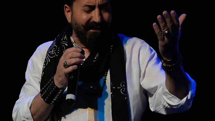 Oltulu Müzisyen Osman Korkmaz'dan Eşsiz Albüm: Bilirim Dinleyicilerle Buluştu