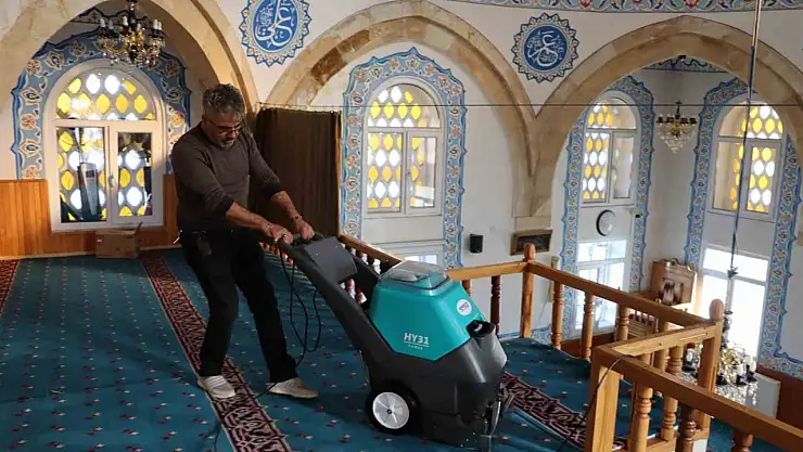 Olur'da Camiler Temizleniyor: Başkan Ergün'den Manevi Değerleri Güçlendiren Hizmet