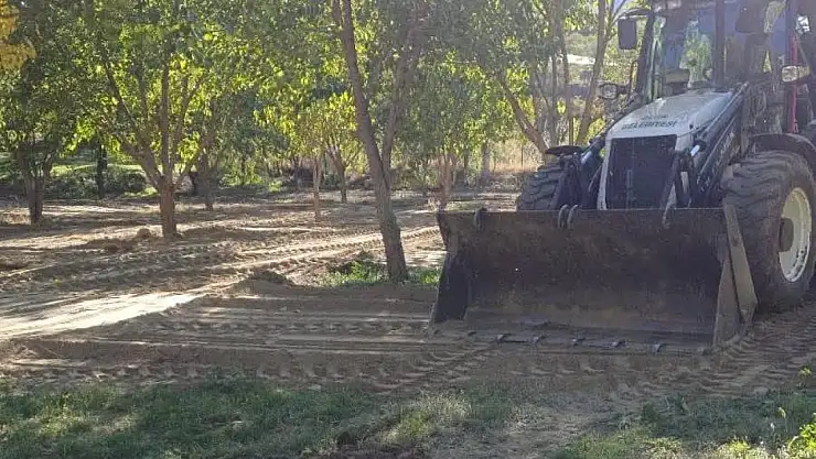 Olur'da Mahalle Yolları ve Kum Desteği Çalışmaları Devam Ediyor