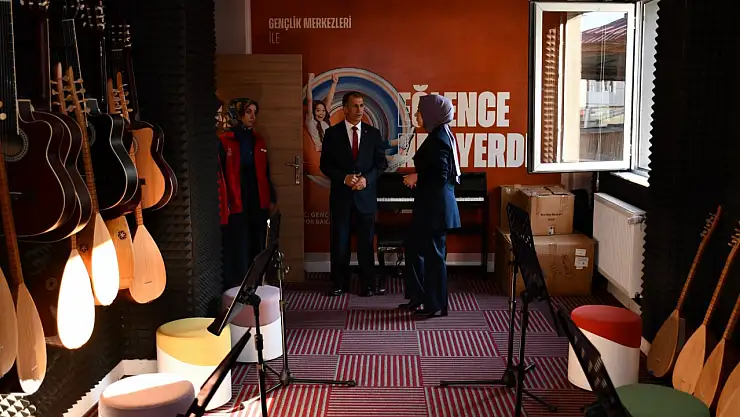 Olur Kaymakamı Semanur Kalkan İlçe Gençlik Merkezi'ni Ziyaret Etti