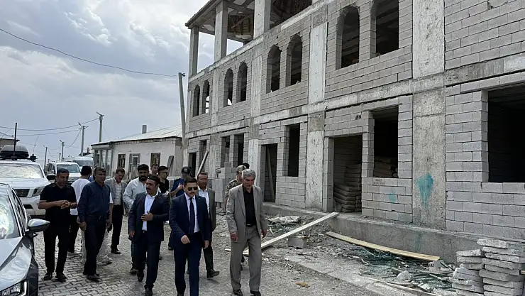 Özalp Kaymakamı BULUT'tan cami inşaatına ziyarette Bulundu