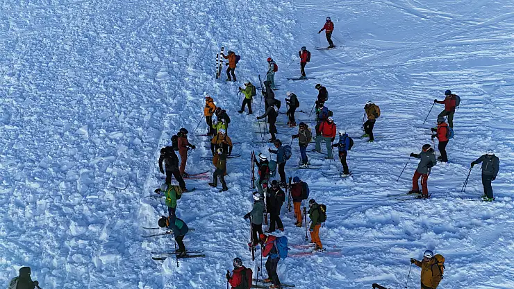Palandöken Kayak Merkezi'nde çığ rasat ve kurtarma eğitimi düzenlendi
