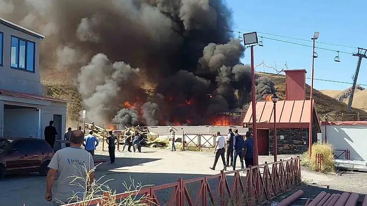Palandöken Kayak Merkezi'nde Yangın Alarma Geçirdi!