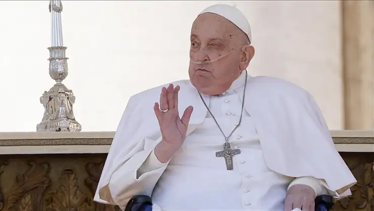 Papa Franciscus uzun aradan sonra halkla buluştu