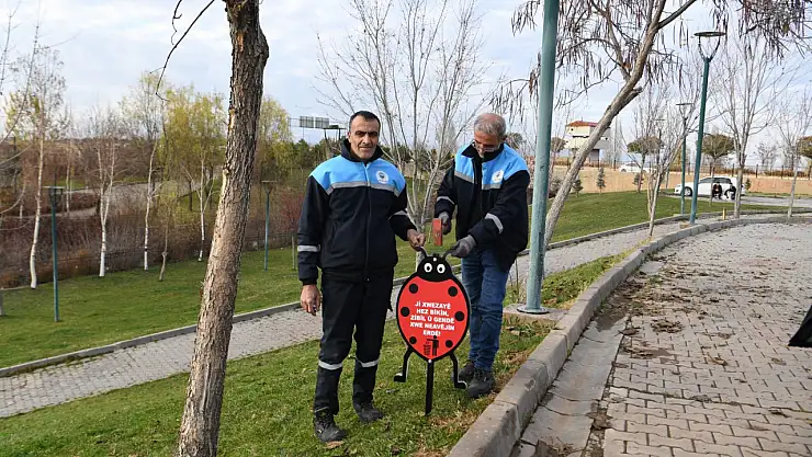 Parklarda Çevre Bilinci İçin Çift Dilli Tabela Uygulaması Başlatıldı
