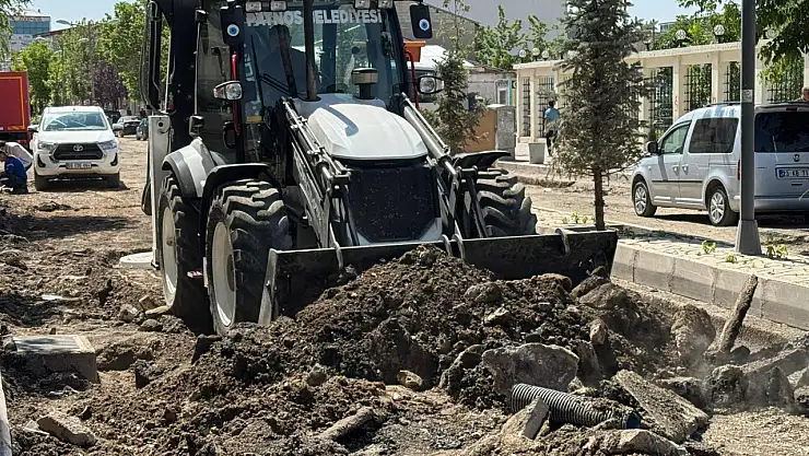 Patnos Menderes Bulvarı'nda asfalt öncesi zemin çalışması