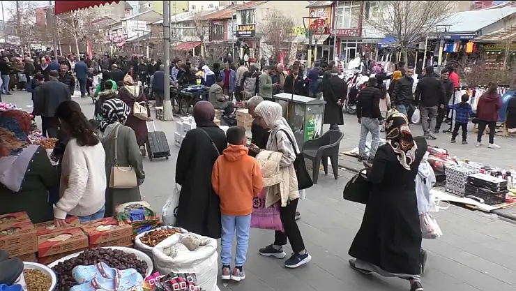 Patnos'ta Alışveriş Hareketliliği Esnafa Can Suyu Oldu