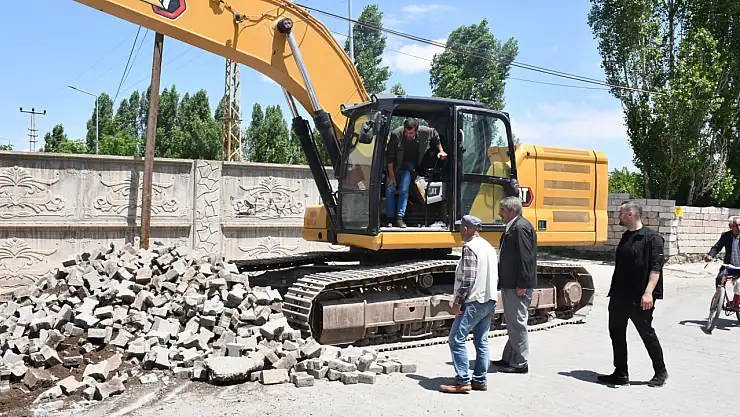 Patnos'ta bozuk yolların sorunu çözüme kavuşuyor