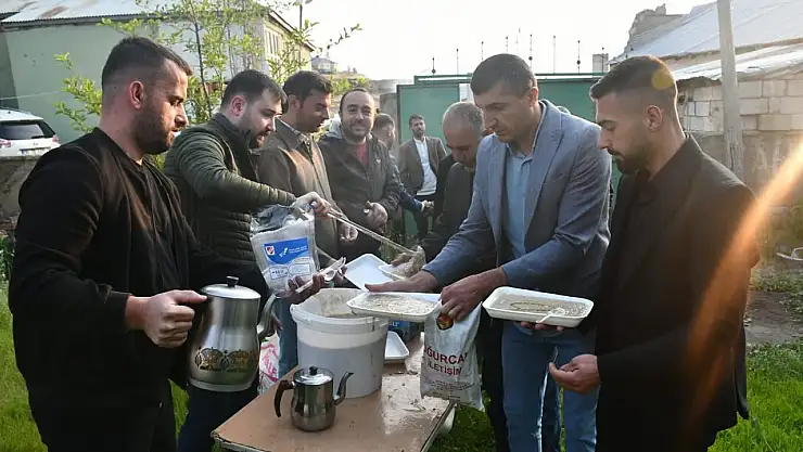 Patnos'ta gelenek yaşatıldı: Bayram sofrasına başkan Taşkın da katıldı
