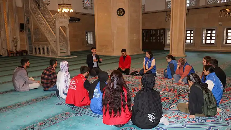 Patnos'ta gençlerle cami arasında gönül köprüsü kuruldu